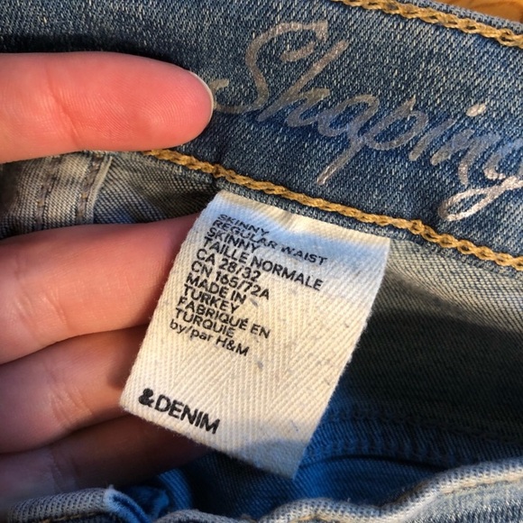 H&M light wash high waist ripped denim jeans - Picture 4 of 4